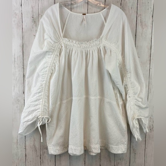 Free People Brynn Tunic Top White Textured & Ruched Sleeves SZ LG - Picture 3 of 11